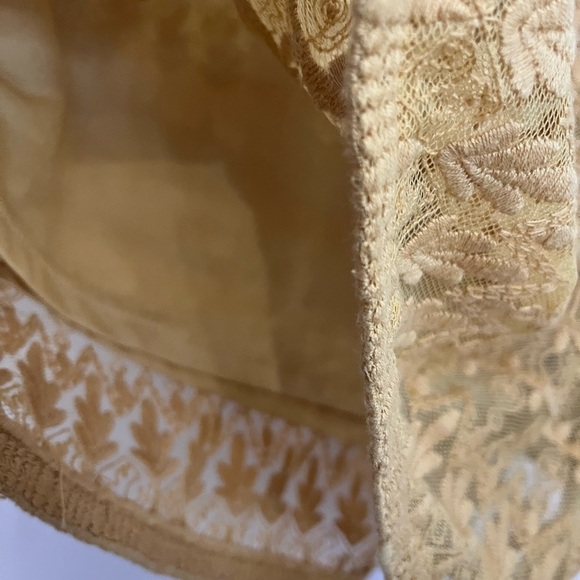 Elegant Gold Lace Dress - Picture 5 of 6